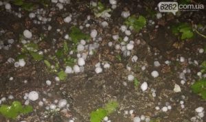 Град в ночь на 9 мая в Славянске: фотофакт