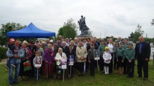 Мітинг-реквієм до 74-ій річниці Перемоги в селищі Райгородок. Фото