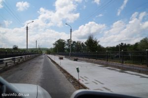 Продолжается ремонт моста через Северский Донец в Богородичном