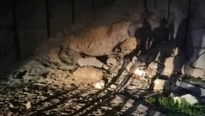 Двое детей погибли из-за осыпания насыпи песка в Донецкой области