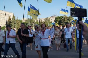 Святкова хода на День вишиванки у Слов’янську. 38 фото