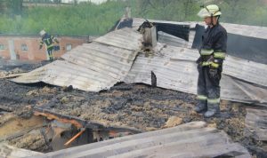 В Славянске сгорел посудный цех. Фото