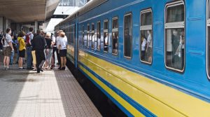 “Укрзализныця” открыла продажу билетов на 18 летних поездов