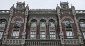 После выходных в Украине подешевеют доллары и евро