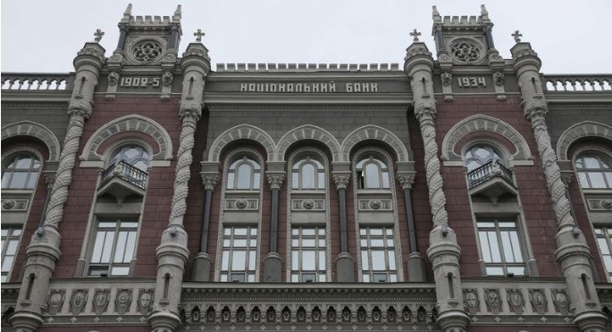 После выходных в Украине подешевеют доллары и евро