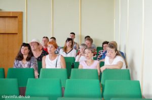 Жители не согласные со строительством МАФов под своим домом пришли на сессию