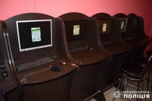 У Слов’янську поліція припинила діяльність шести незаконних гральних закладів
