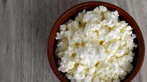 Кому нельзя есть творог