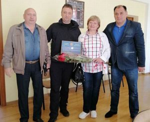 Керівник та співробітники поліції Слов’янська привітали матерів своїх колег зі святом. Фото