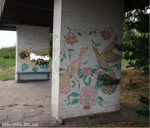 Остановка на ул. Ярослава Мудрого используется для рекламы наркотиков