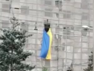 В День Конституции Украины в оккупированном Донецке звучит гимн и поднят флаг