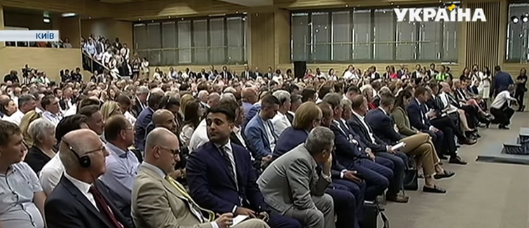 Минимум 300 миллиардов: Зеленский начинает с крупным бизнесом восстанавливать Донбасс