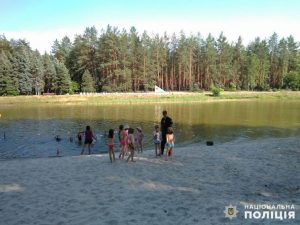 Слов’янські поліцейські попереджують нещасні випадки на водоймах за участю неповнолітніх