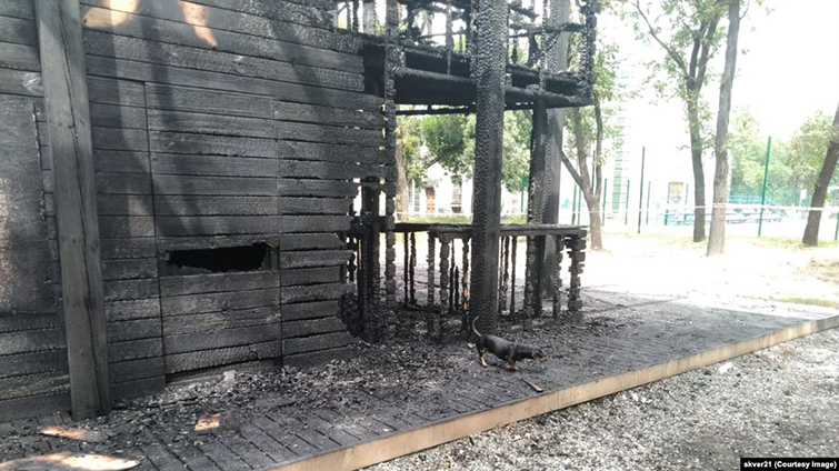 Люди створили екосквер на Донбасі. Цієї ночі його спалили