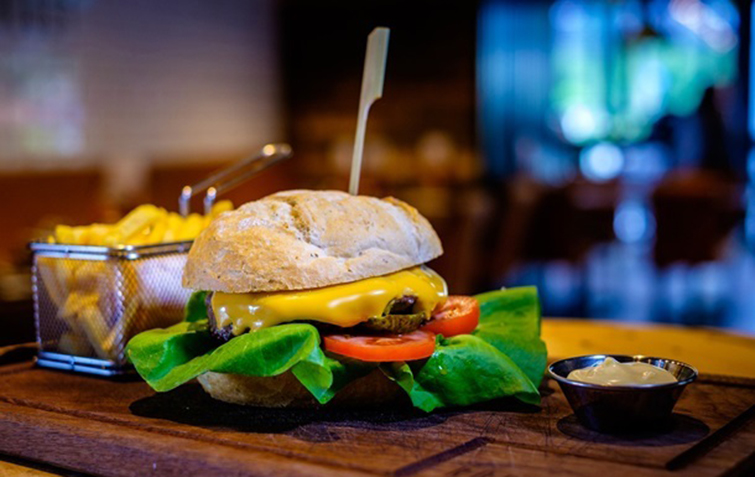 Названа новая опасность фастфуда