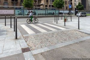 Установка столбиков перед пешеходными переходами станет обязательной