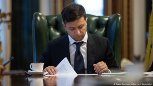 Зеленский предлагает люстрировать Порошенко, чиновников и нардепов с 2014 года