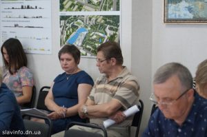 На виконкомі керівник управління порушив закон про мову