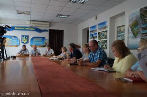 Нарада по тарифам: представники енергопостачальників так і не прийшли