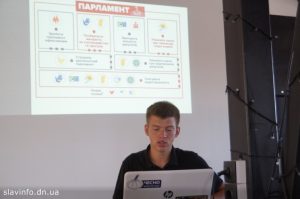 В Славянске презентовали инструмент, позволяющий разобраться в программах партий