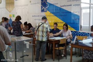 На 12:00 проголосувало майже 22 % виборців по 47 округу