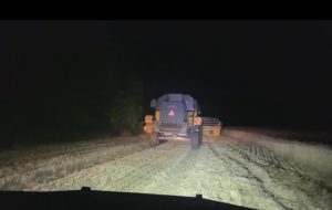 После 10 часов препирательств полиция арестовала комбайн, который убирал урожай на землях аграрного колледжа