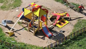 В Днепропетровской области в результате взрыва на детской площадке ранены шестеро детей
