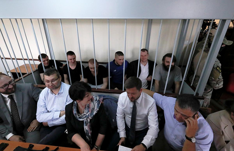 Задержанным в России шестерым украинским морякам продлили арест на три месяца