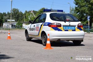 В Славянске прошли соревнования полицейских-водителей