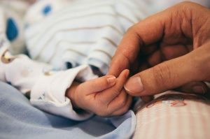 Детские деньги: как оформить помощь при рождении ребенка