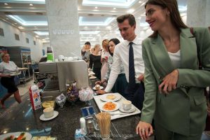 Чем и почем кормят депутатов в столовой Рады