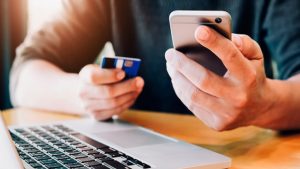 В социальных сетях активизировались мошенники, выманивающие данные платежных карт