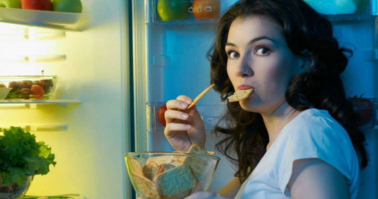 7 худших вариантов ночного перекуса