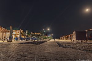 В соц сети появились фото ночного пляжа на Вейсовом