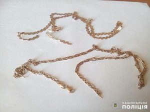 В Славянске задержан грабитель, который срывал с женщин золотые цепочки