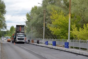 Заканчивается ремонт моста через реку Северский Донец