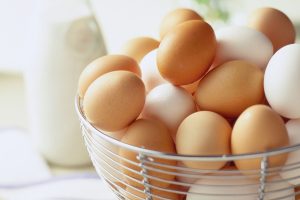 Кому нужно обязательно есть куриные яйца
