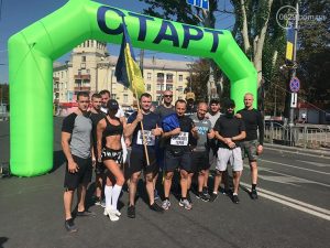 Забег без победителей. В Мариуполе почтили память героев, погибших за Украину