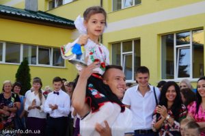 «Перший дзвоник» у школі №13 відбувся без довгих та нудних промов