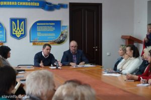 У міській владі кажуть, що не повинні бути «побори», а повинні бути «добровільні батьківські внески»