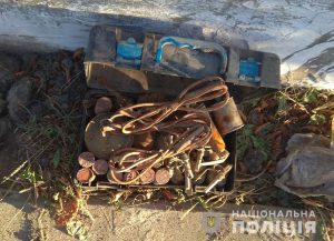На окраине Константиновки нашли сумку с гранатами и взрывчаткой