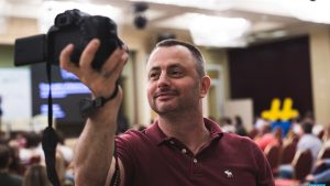 Пять причин сходить на квартирник с Максимом Бахматовым в Славянске