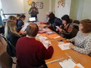 Совместили приятное с полезным: совещание закончилось мастер-классом по изготовлению 3-Д картин