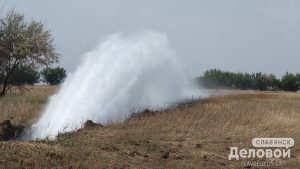 Авария на водопроводе по ул. Аэродромной в Славянске