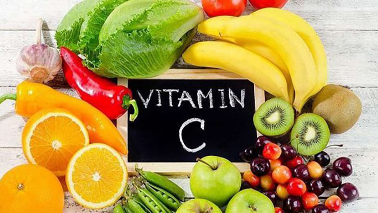 При дефиците витамина С кровоточат десны и выпадают волосы: в каких продуктах он содержится