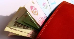 У госслужащих изменится структура оплаты труда