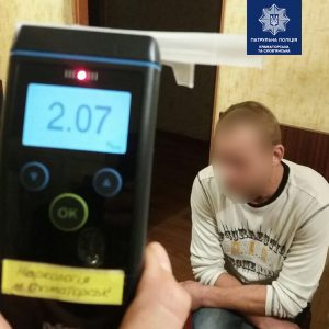 За праздничные выходные в Краматорске и Славянске за нетрезвое управление патрульные привлекли к ответственности 11 водителей