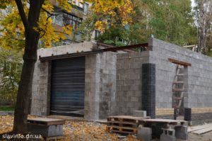 Павло Придворов збільшує розміри «скандального» гаражу без погодження