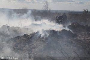 У Слов’янську горить велике нелегальне звалище сміття