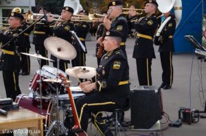 Військовий оркестр влаштував шоу на Соборній площі